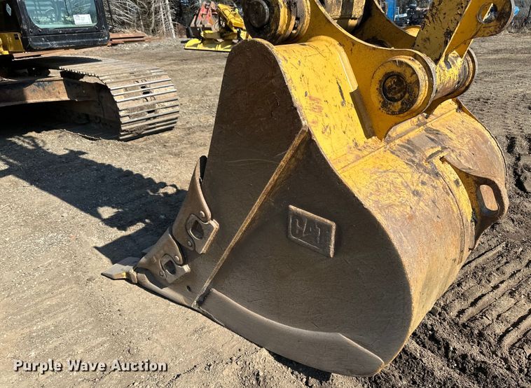 image for item DO3182 2015 Caterpillar 323FL excavator