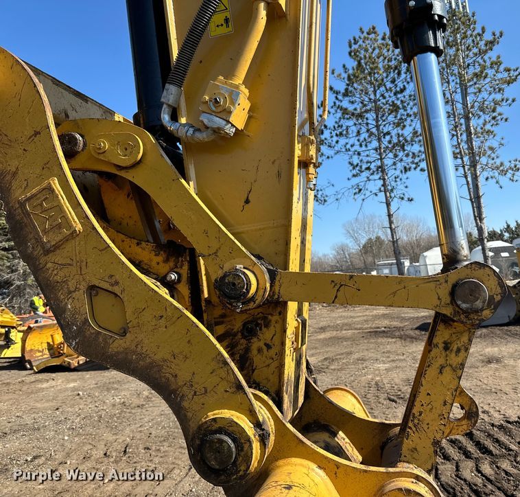 image for item DO3182 2015 Caterpillar 323FL excavator