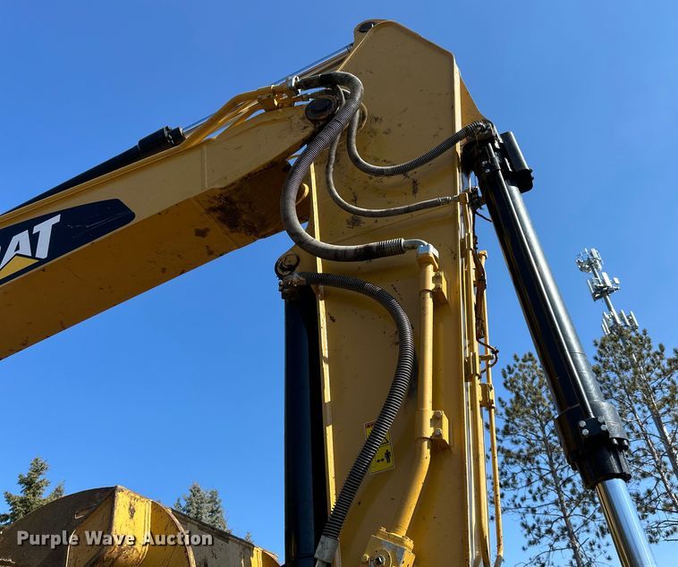 image for item DO3182 2015 Caterpillar 323FL excavator