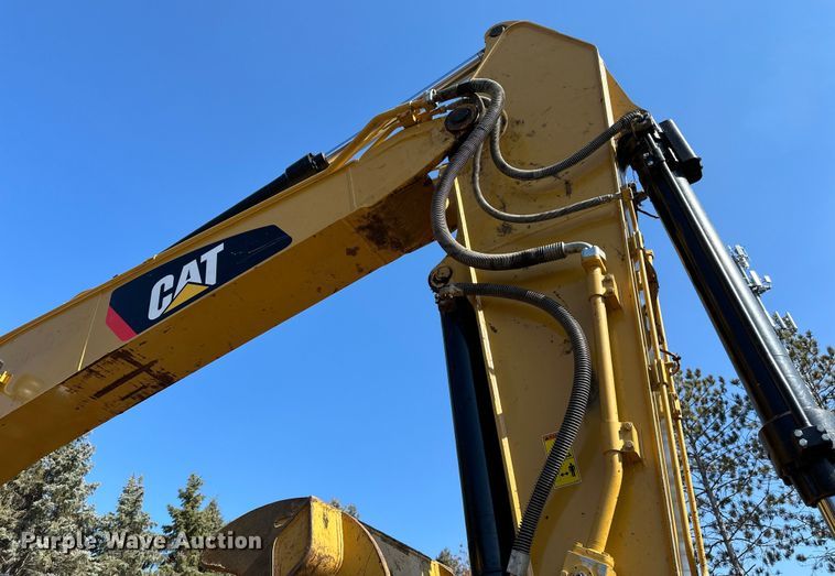 image for item DO3182 2015 Caterpillar 323FL excavator