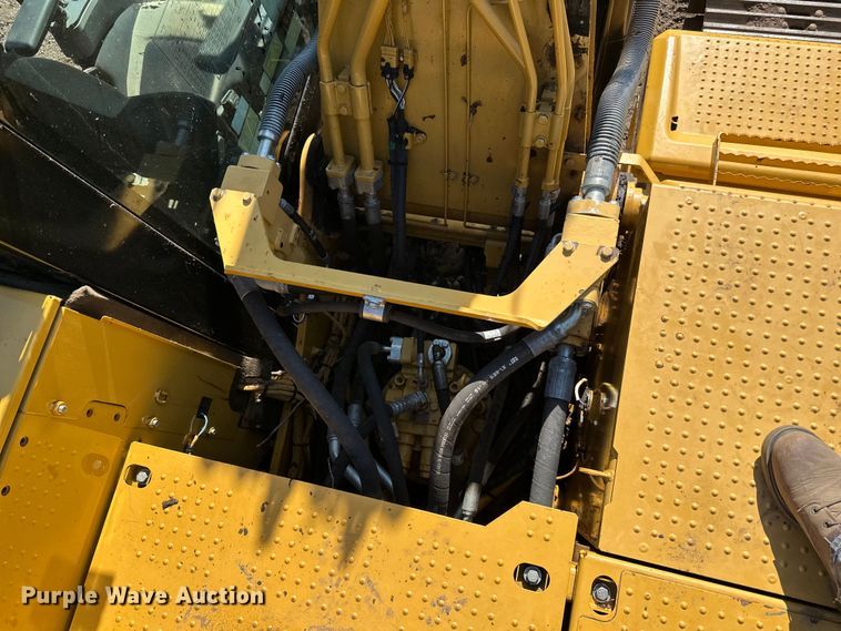 image for item DO3182 2015 Caterpillar 323FL excavator