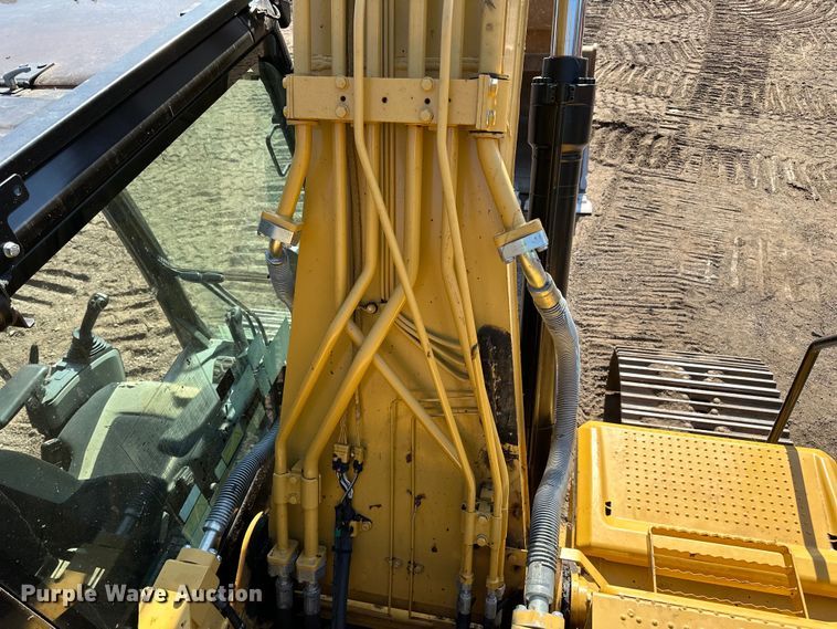 image for item DO3182 2015 Caterpillar 323FL excavator