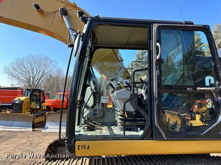 image for item DO3182 2015 Caterpillar 323FL excavator