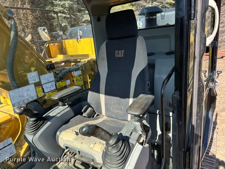 image for item DO3182 2015 Caterpillar 323FL excavator