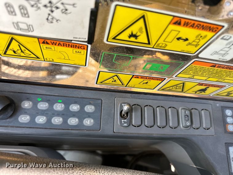 image for item DO3182 2015 Caterpillar 323FL excavator