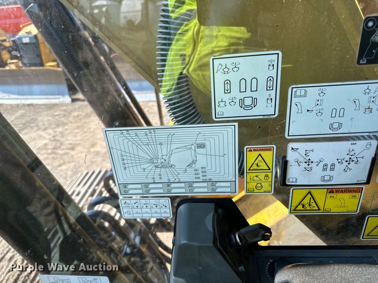 image for item DO3182 2015 Caterpillar 323FL excavator