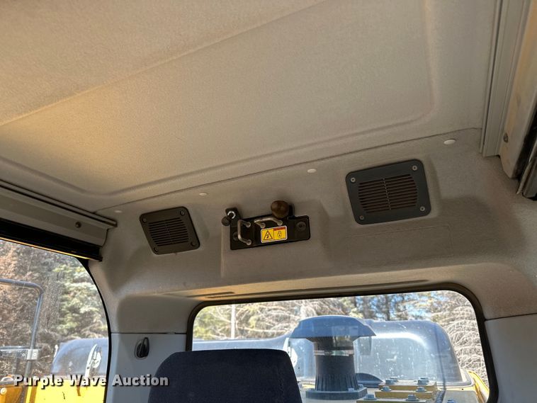 image for item DO3182 2015 Caterpillar 323FL excavator