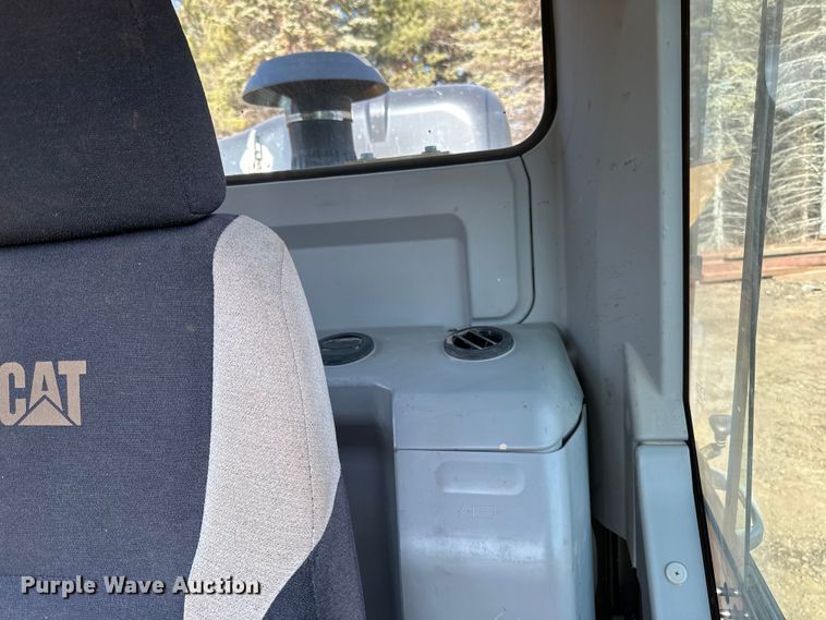 image for item DO3182 2015 Caterpillar 323FL excavator