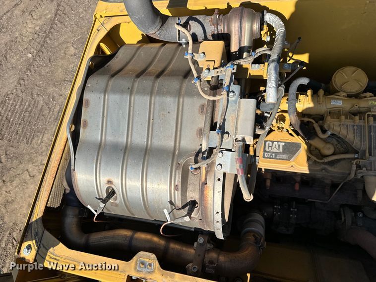 image for item DO3182 2015 Caterpillar 323FL excavator