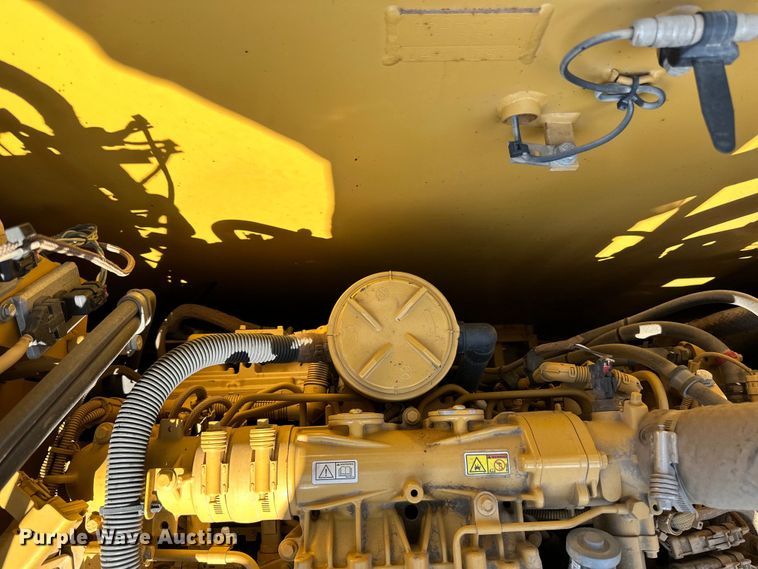 image for item DO3182 2015 Caterpillar 323FL excavator