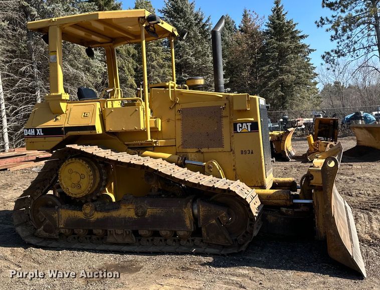 image for item DO3183 1993 Caterpillar D4H dozer