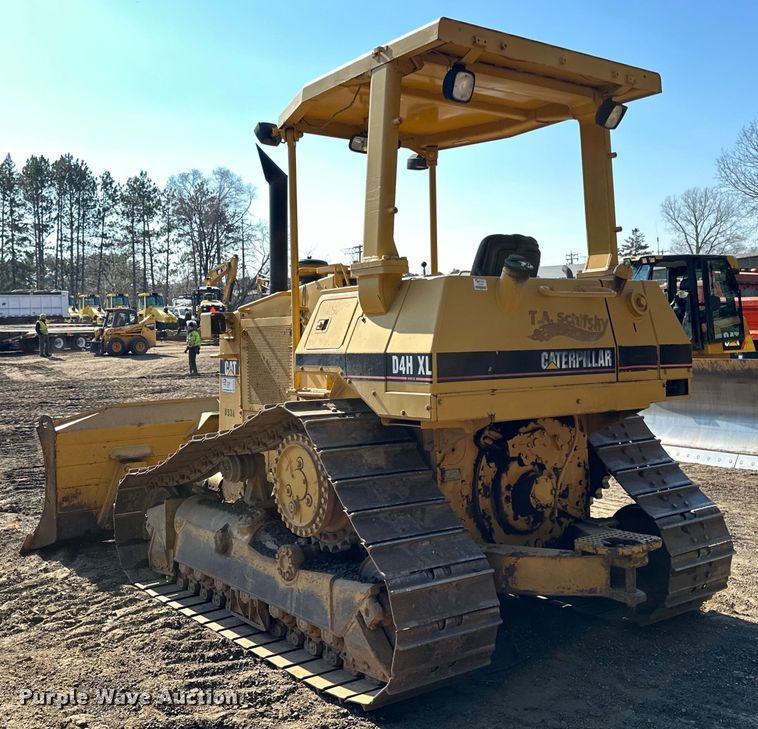 image for item DO3183 1993 Caterpillar D4H dozer