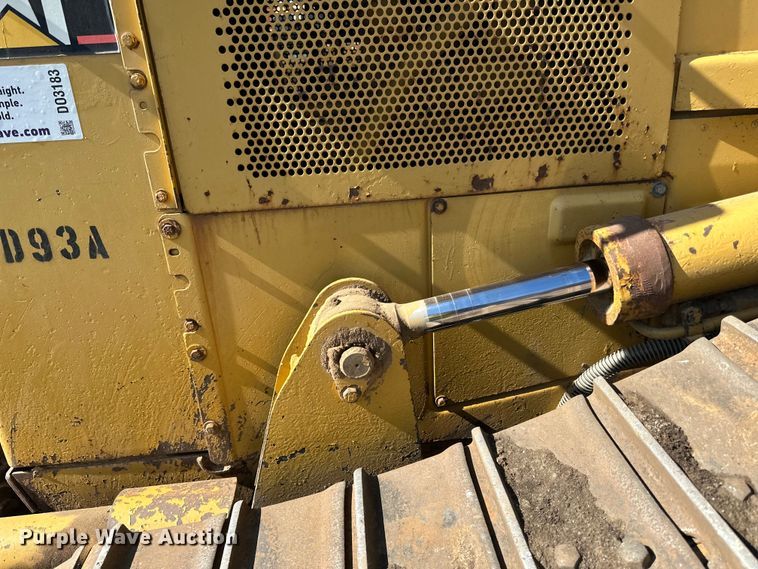 image for item DO3183 1993 Caterpillar D4H dozer