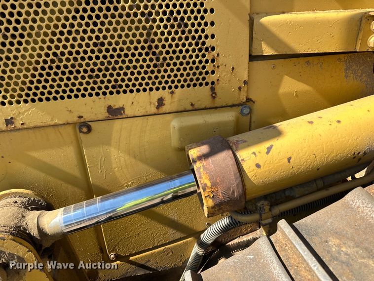 image for item DO3183 1993 Caterpillar D4H dozer