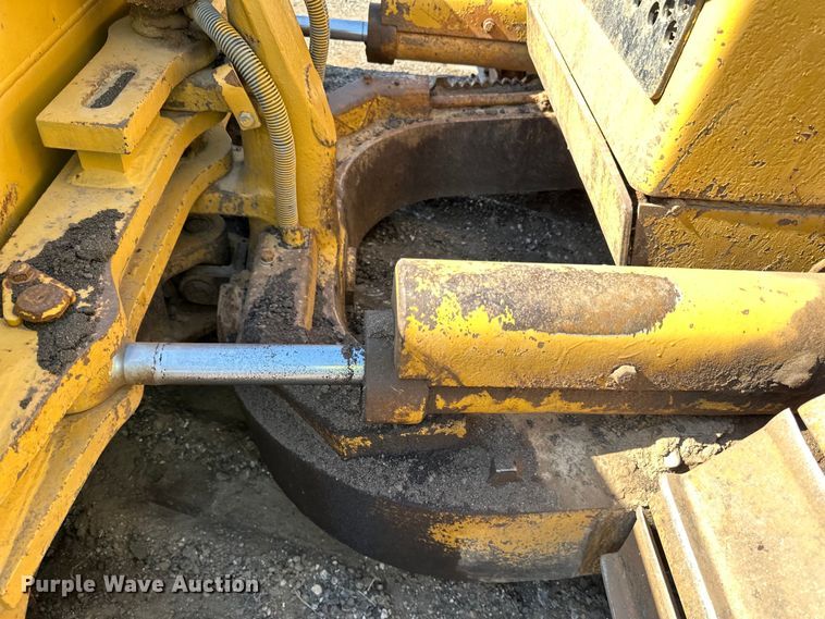 image for item DO3183 1993 Caterpillar D4H dozer