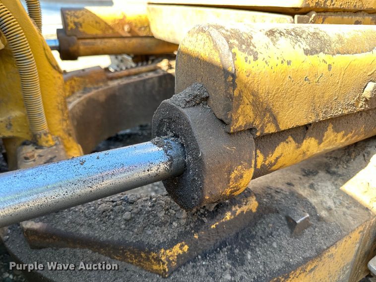 image for item DO3183 1993 Caterpillar D4H dozer