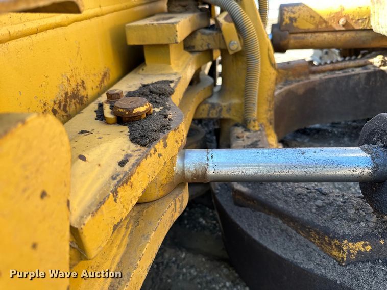 image for item DO3183 1993 Caterpillar D4H dozer