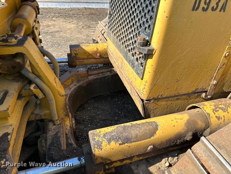 image for item DO3183 1993 Caterpillar D4H dozer