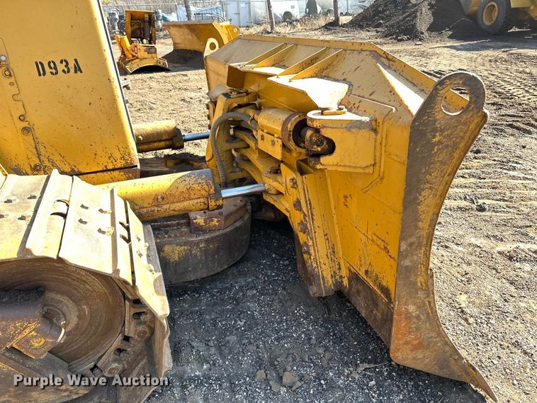 image for item DO3183 1993 Caterpillar D4H dozer