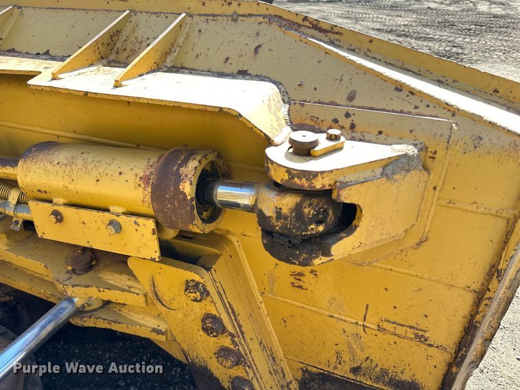 image for item DO3183 1993 Caterpillar D4H dozer