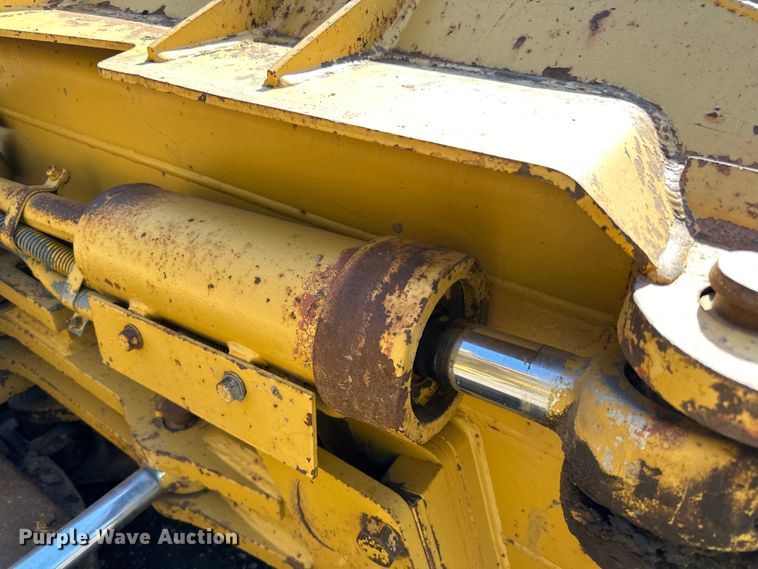 image for item DO3183 1993 Caterpillar D4H dozer