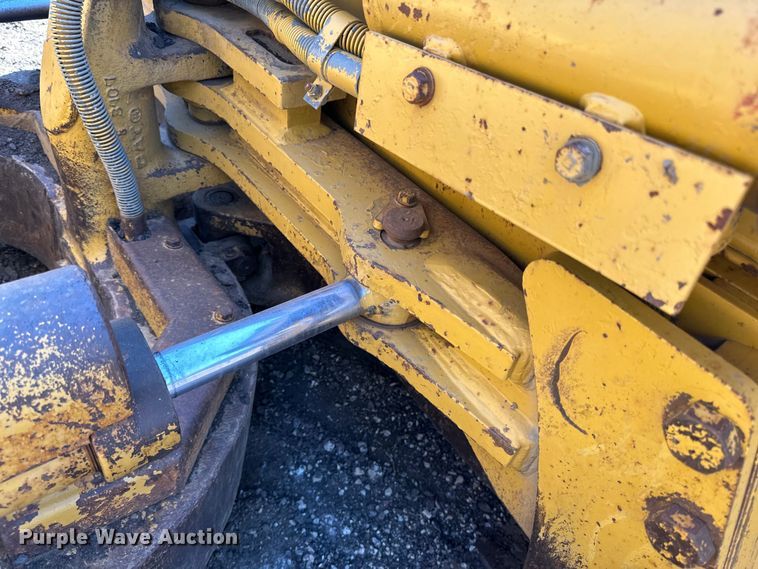 image for item DO3183 1993 Caterpillar D4H dozer