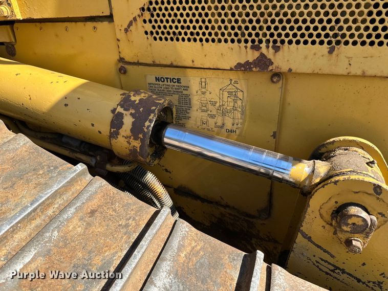image for item DO3183 1993 Caterpillar D4H dozer