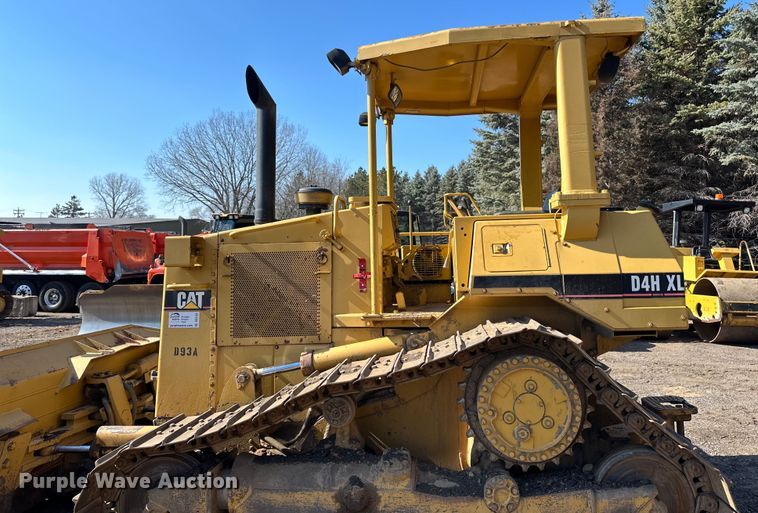 image for item DO3183 1993 Caterpillar D4H dozer