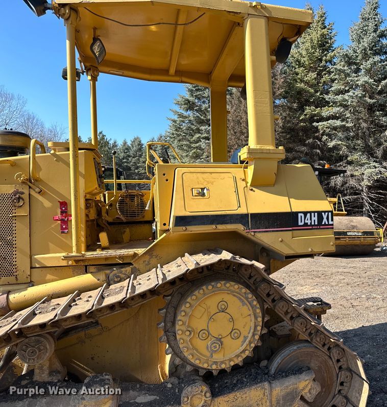 image for item DO3183 1993 Caterpillar D4H dozer