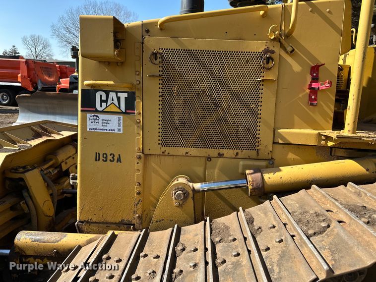 image for item DO3183 1993 Caterpillar D4H dozer