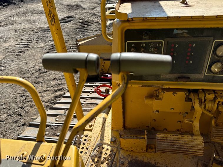 image for item DO3183 1993 Caterpillar D4H dozer