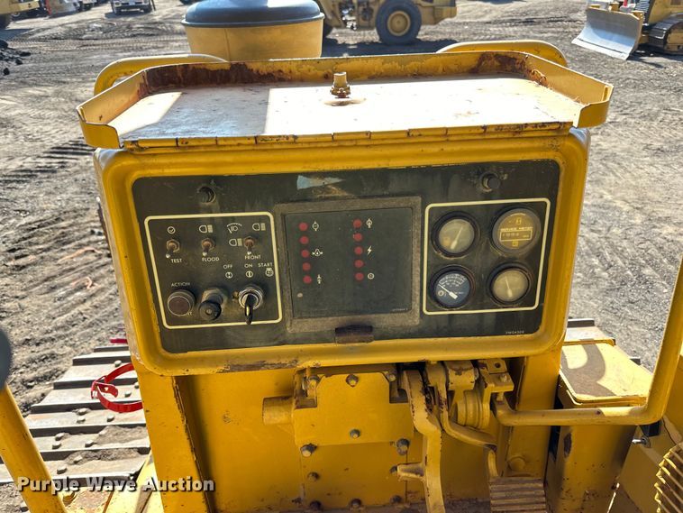 image for item DO3183 1993 Caterpillar D4H dozer