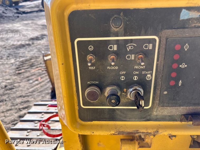 image for item DO3183 1993 Caterpillar D4H dozer