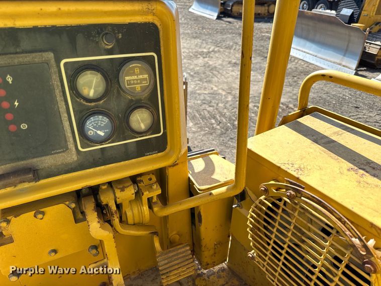 image for item DO3183 1993 Caterpillar D4H dozer