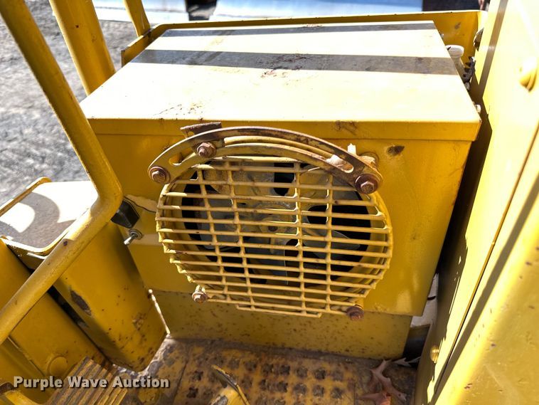 image for item DO3183 1993 Caterpillar D4H dozer