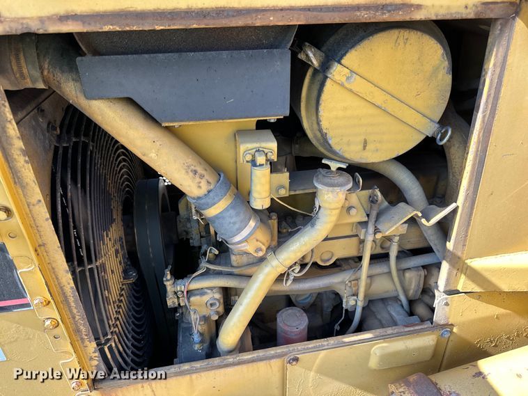 image for item DO3183 1993 Caterpillar D4H dozer