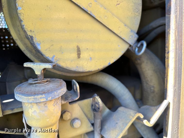 image for item DO3183 1993 Caterpillar D4H dozer