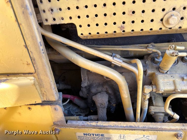 image for item DO3183 1993 Caterpillar D4H dozer