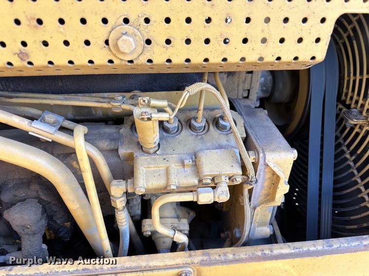 image for item DO3183 1993 Caterpillar D4H dozer