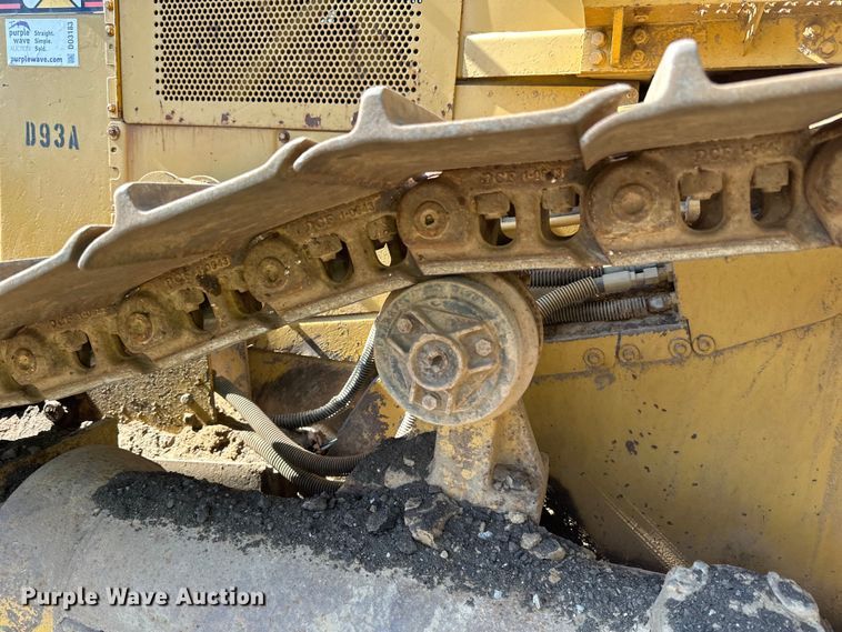 image for item DO3183 1993 Caterpillar D4H dozer