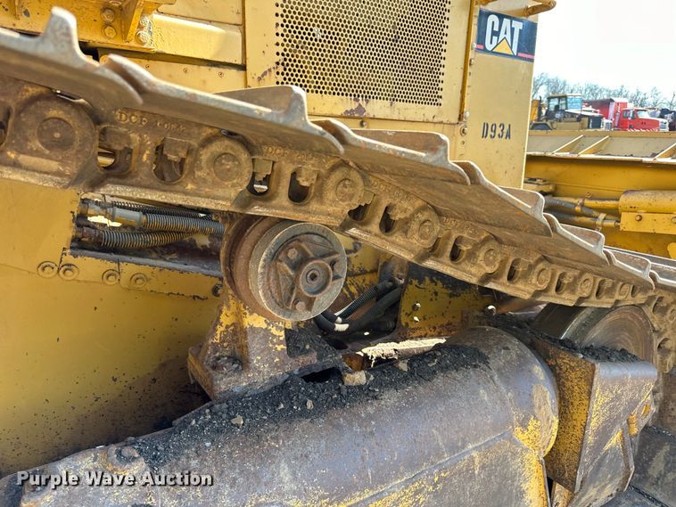 image for item DO3183 1993 Caterpillar D4H dozer