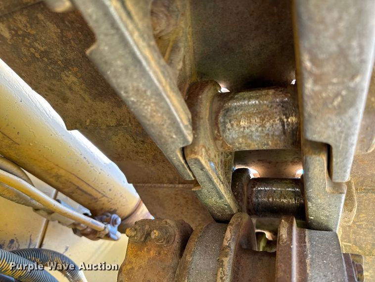 image for item DO3183 1993 Caterpillar D4H dozer