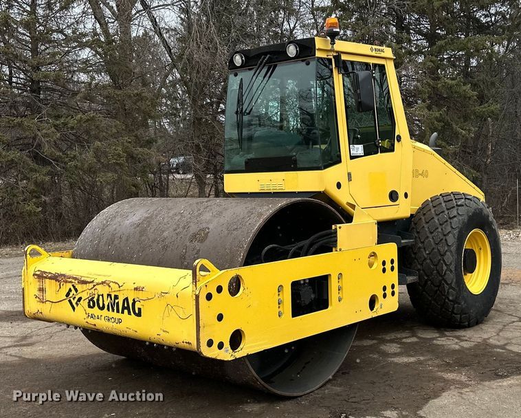 image for item DO3185 2014 Bomag BW 211D-40 single drum vibratory roller