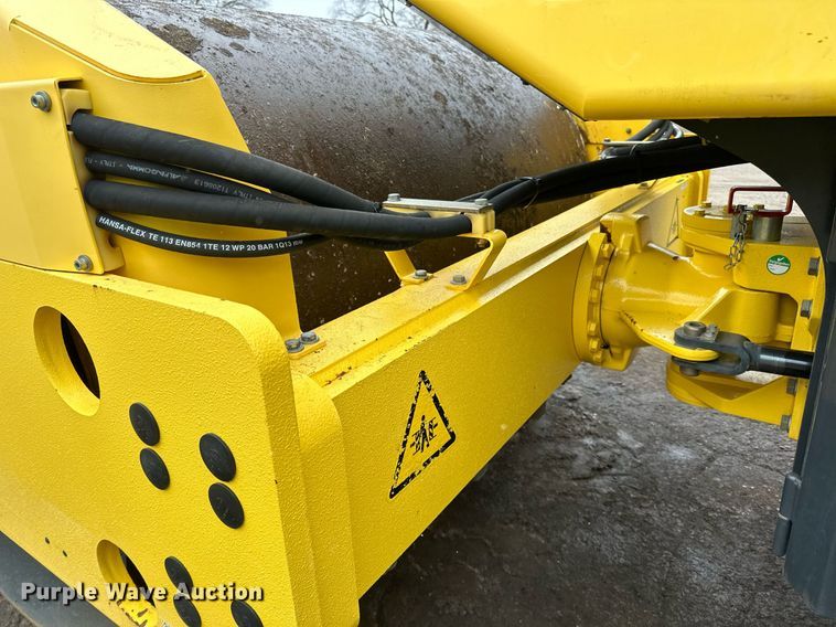 image for item DO3185 2014 Bomag BW 211D-40 single drum vibratory roller