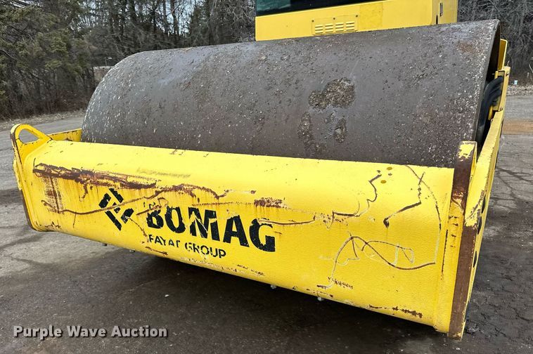 image for item DO3185 2014 Bomag BW 211D-40 single drum vibratory roller
