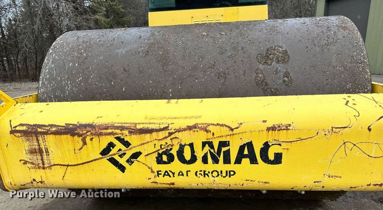 image for item DO3185 2014 Bomag BW 211D-40 single drum vibratory roller