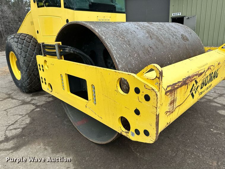 image for item DO3185 2014 Bomag BW 211D-40 single drum vibratory roller