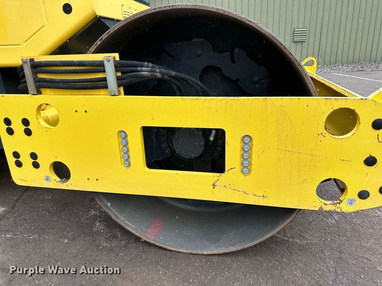 image for item DO3185 2014 Bomag BW 211D-40 single drum vibratory roller