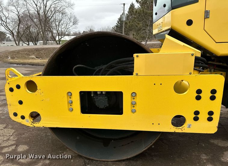 image for item DO3185 2014 Bomag BW 211D-40 single drum vibratory roller