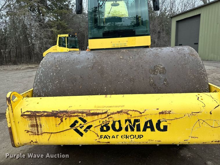 image for item DO3185 2014 Bomag BW 211D-40 single drum vibratory roller